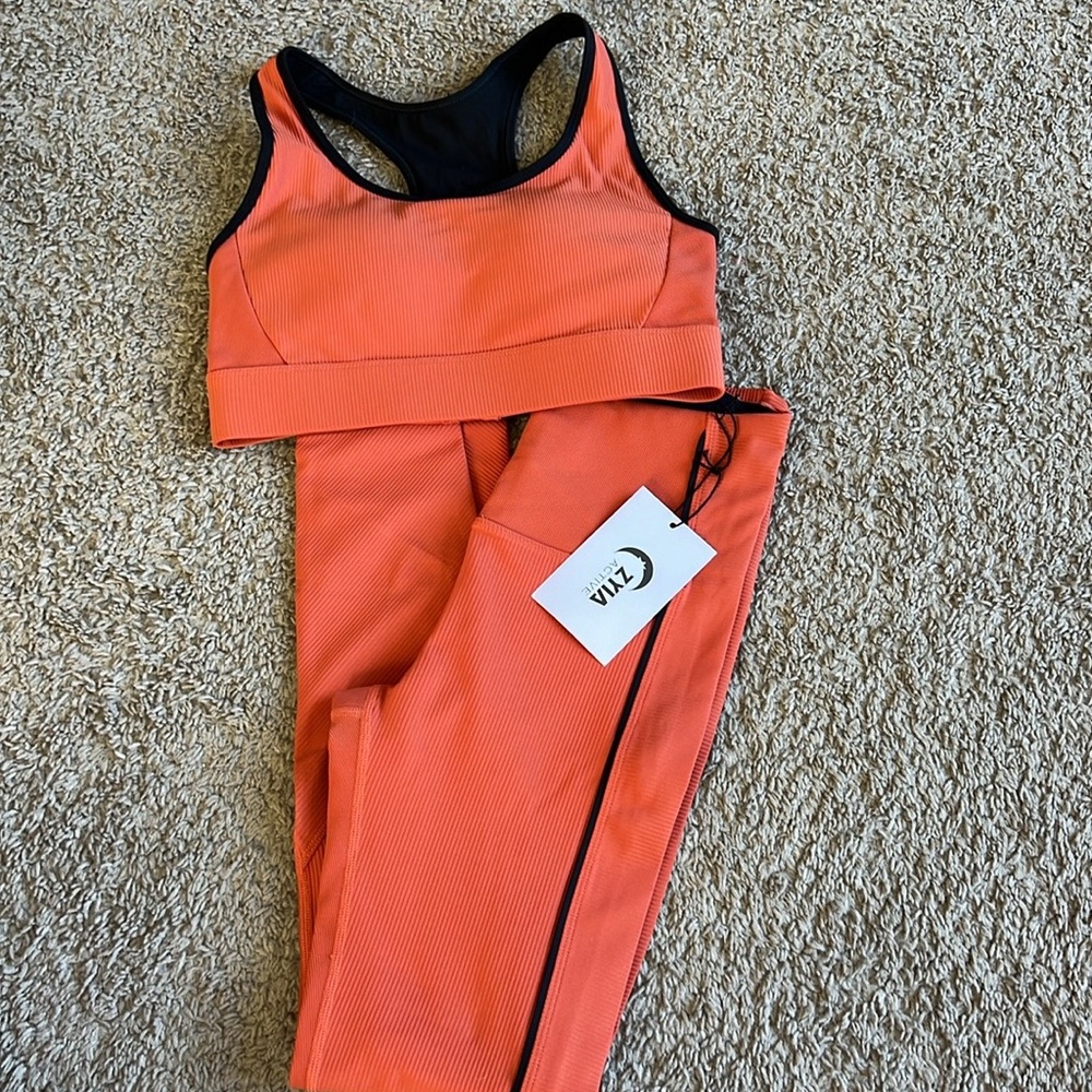 Zyia Burnt Orange Ribbed Premium Sports Bra and 7/8 24” Matching Set